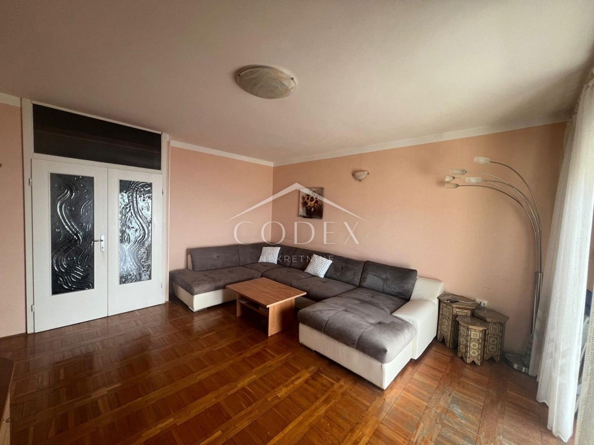 Turnić - prodaja dvosobnega apartmaja s prekrasnim pogledom na morje