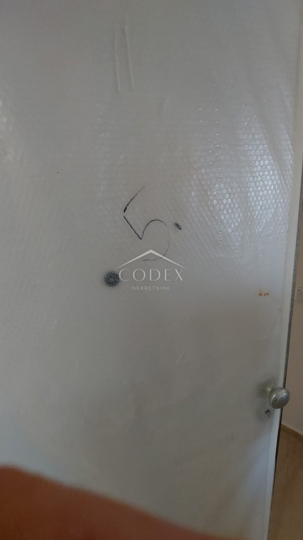 Njivice - luksuzen apartma v pritličju blizu morja