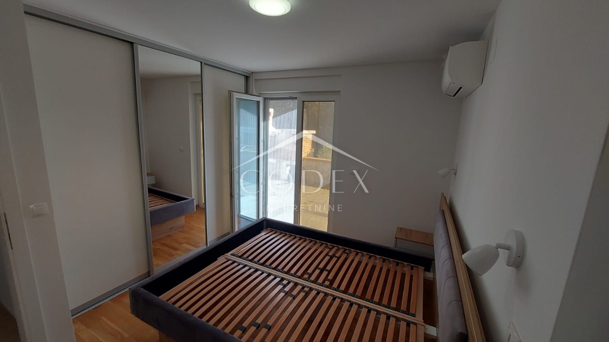 Njivice - luksuzen apartma v pritličju blizu morja