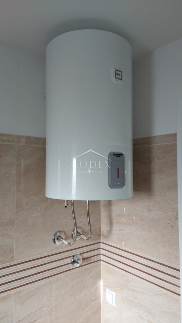 Njivice - luksuzen apartma v pritličju blizu morja