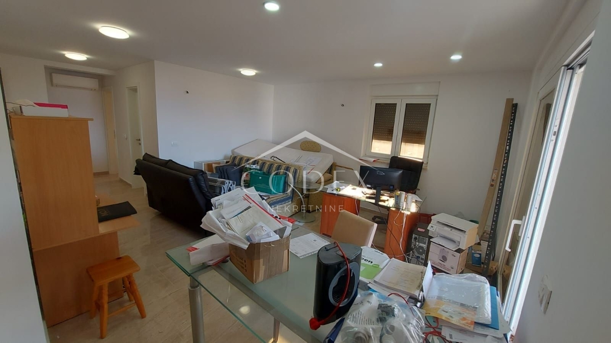 Njivice - luksuzen apartma v pritličju blizu morja