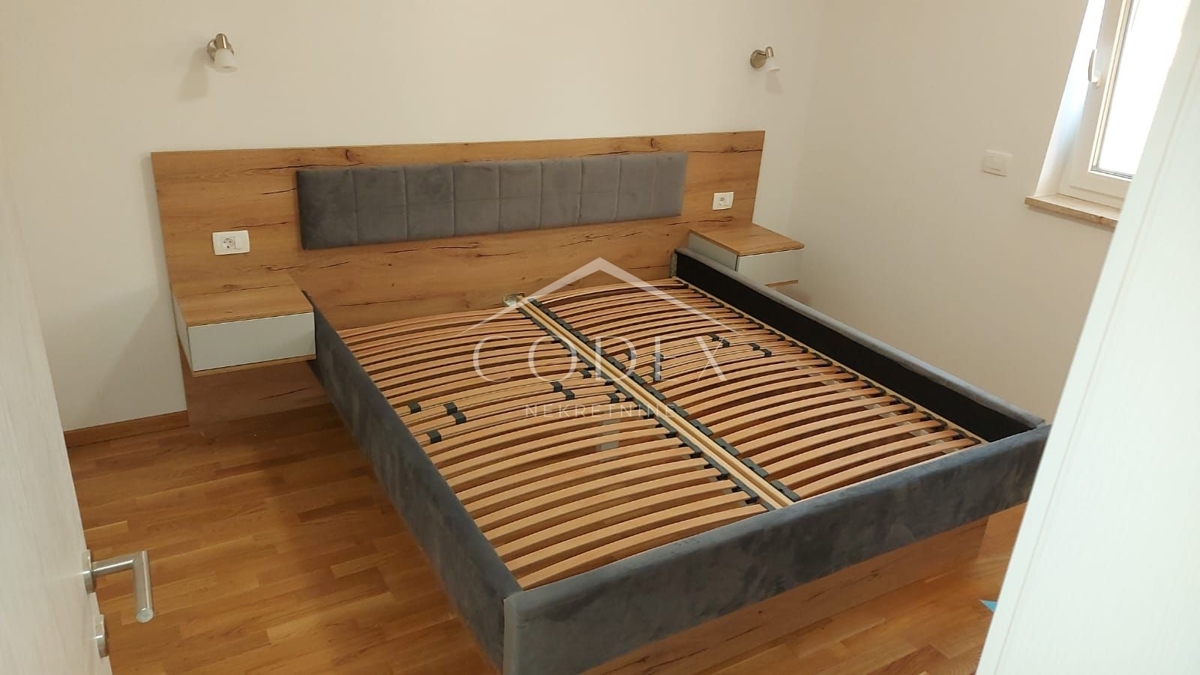 Njivice - luksuzen apartma v pritličju blizu morja