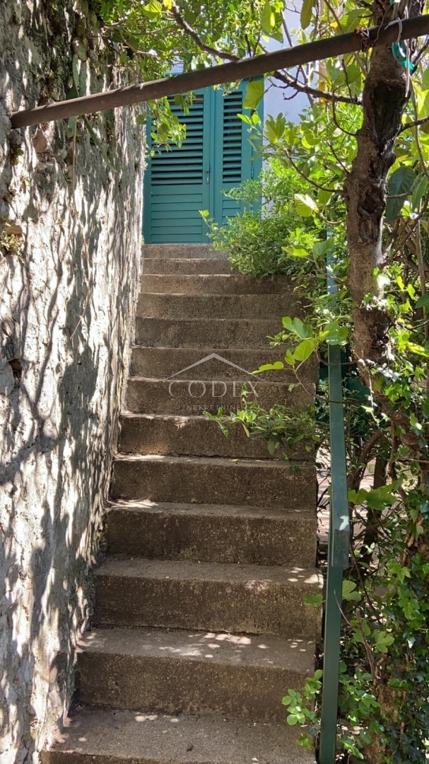 Novi Vinodolski - prodaja očarljive obmorske hiše