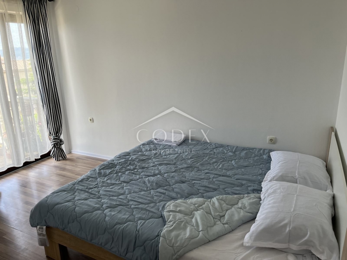Novi Vinodolski - prodaja 2 stanovanj s čudovitim pogledom na morje