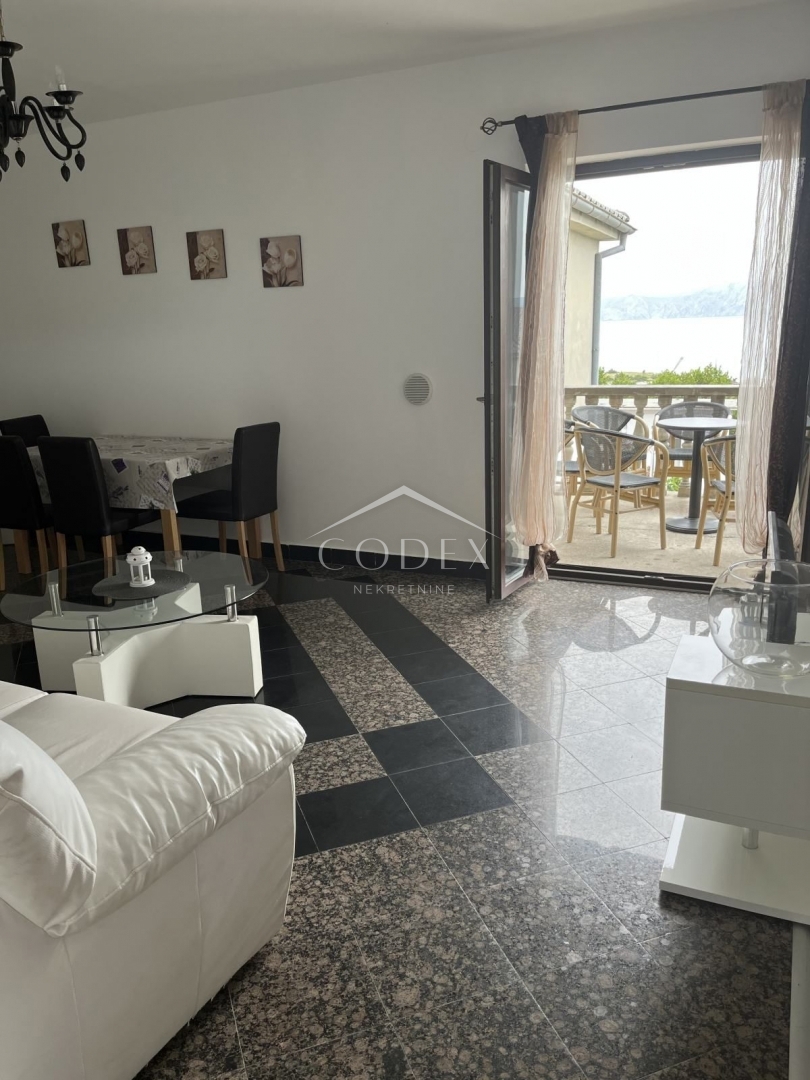 Novi Vinodolski - prodaja 2 stanovanj s čudovitim pogledom na morje