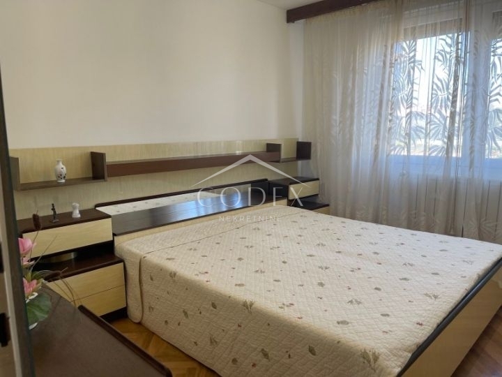 Srdoči - Stanovanje z Balkonom in Shrambnim Prostorom