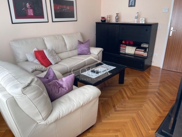 Srdoči - Stanovanje z Balkonom in Shrambnim Prostorom