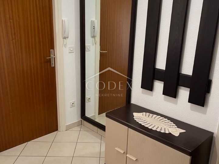 Srdoči - Stanovanje z Balkonom in Shrambnim Prostorom