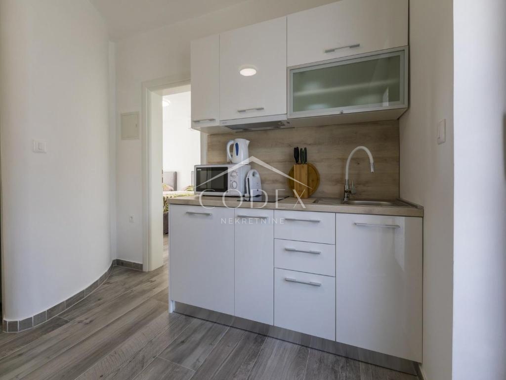 Dramalj - hiša z apartmaji z morskim razgledom naprodaj