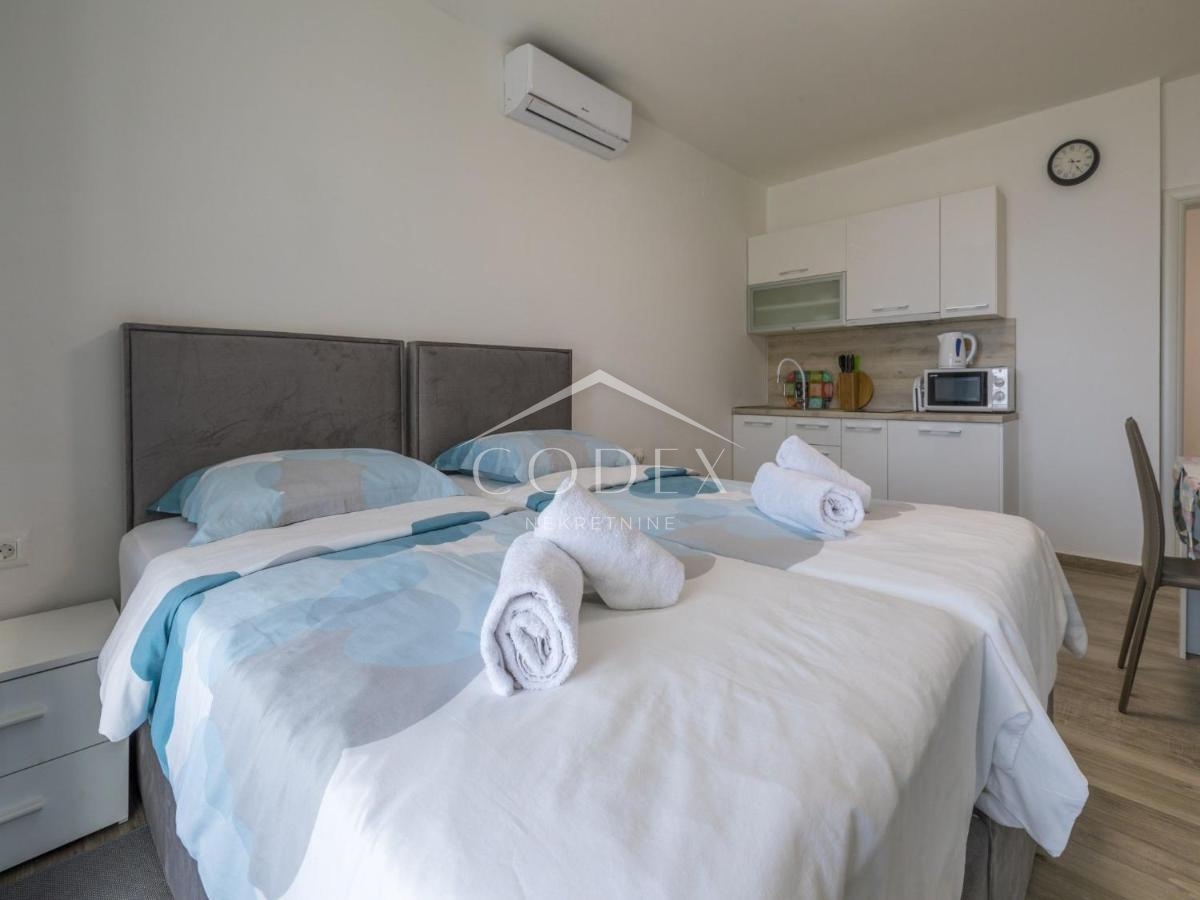 Dramalj - hiša z apartmaji z morskim razgledom naprodaj