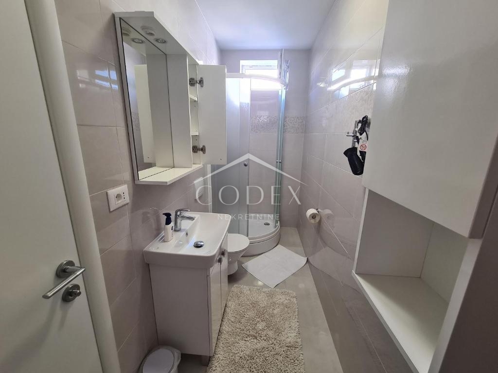 Dramalj - hiša z apartmaji z morskim razgledom naprodaj