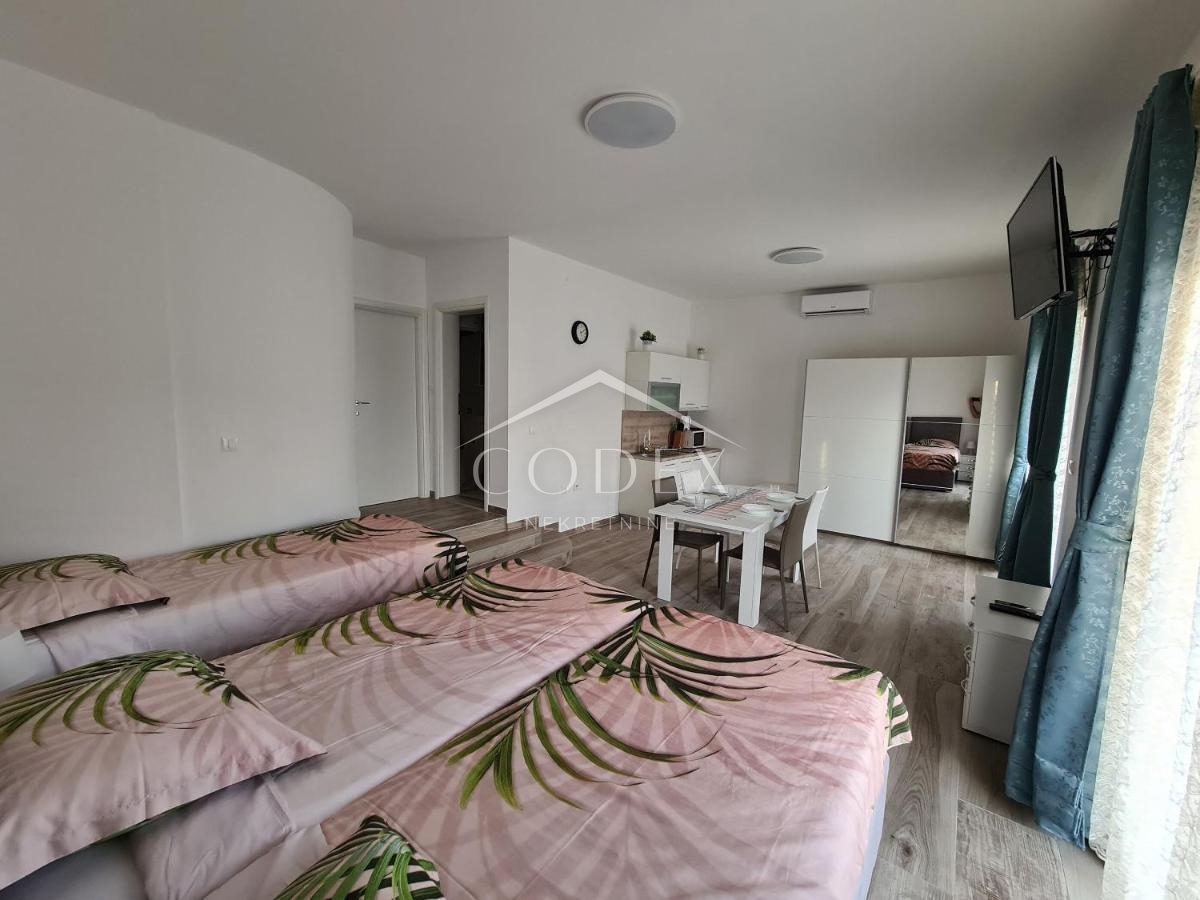 Dramalj - hiša z apartmaji z morskim razgledom naprodaj