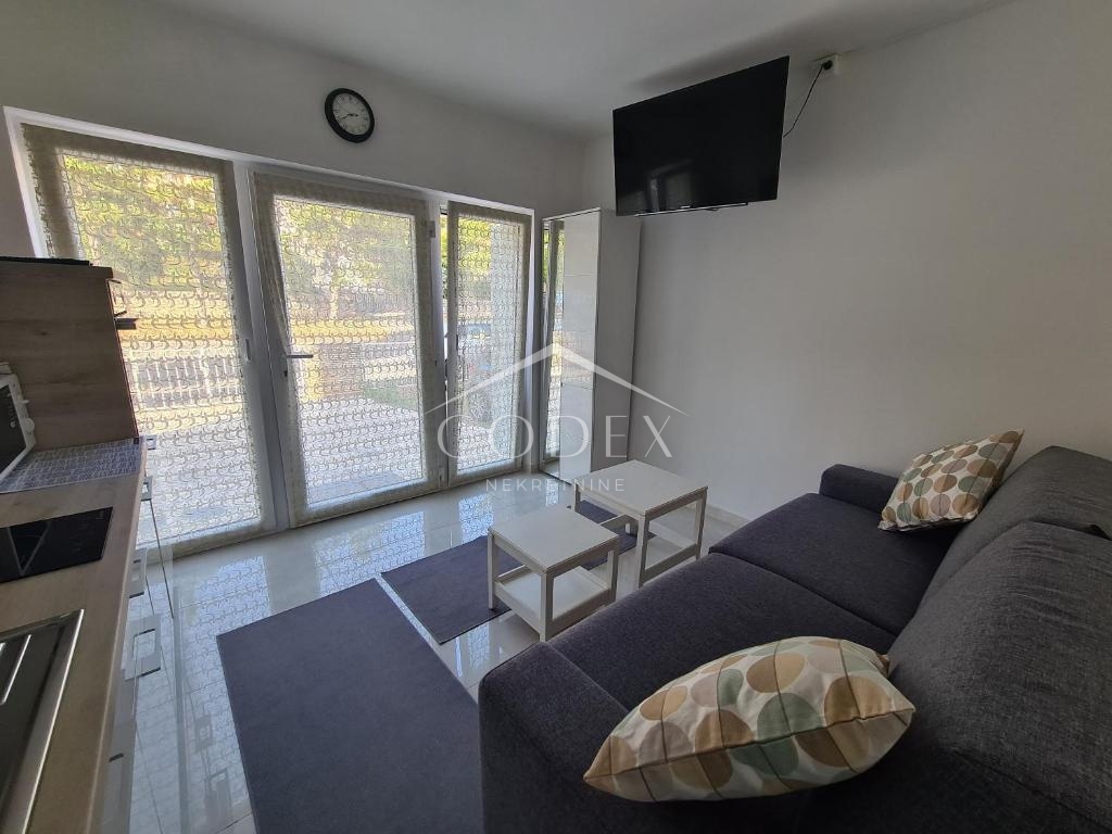 Dramalj - hiša z apartmaji z morskim razgledom naprodaj