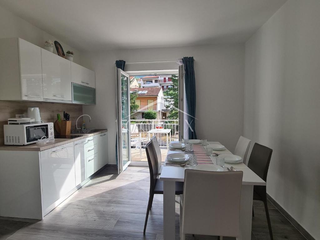 Dramalj - hiša z apartmaji z morskim razgledom naprodaj