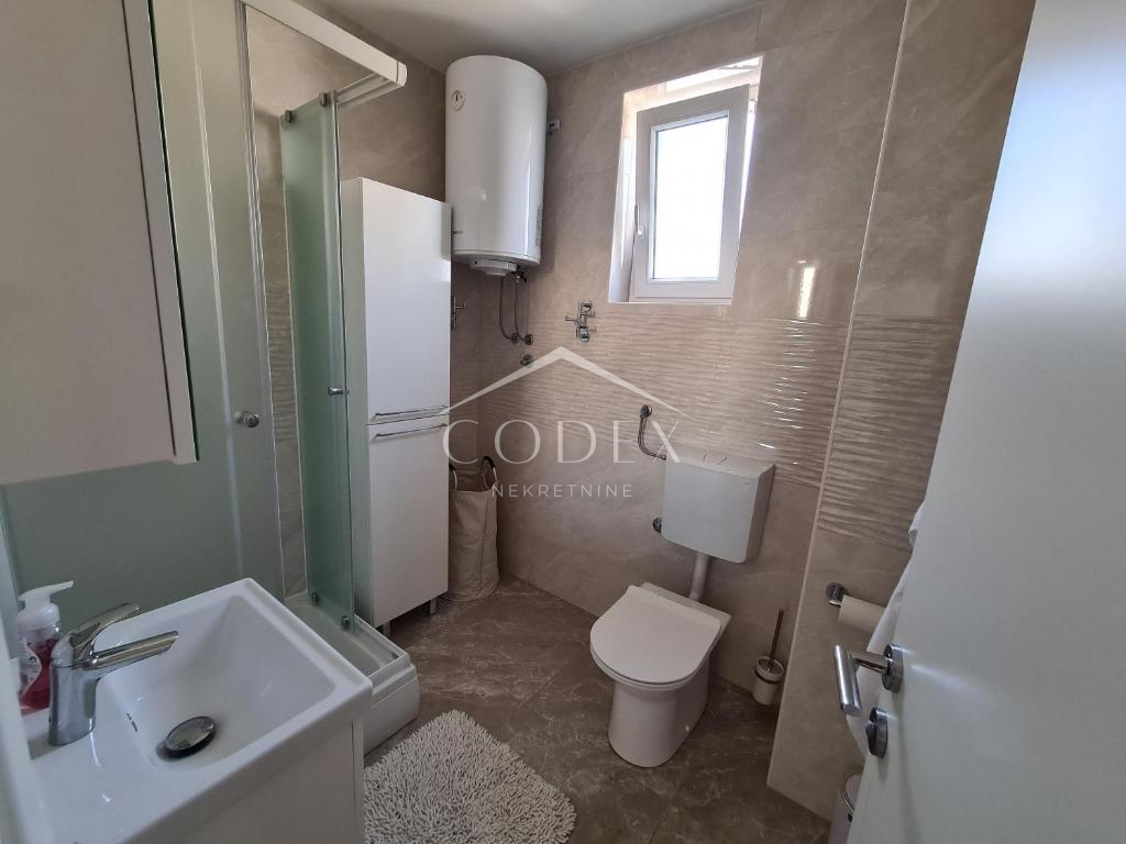 Dramalj - hiša z apartmaji z morskim razgledom naprodaj