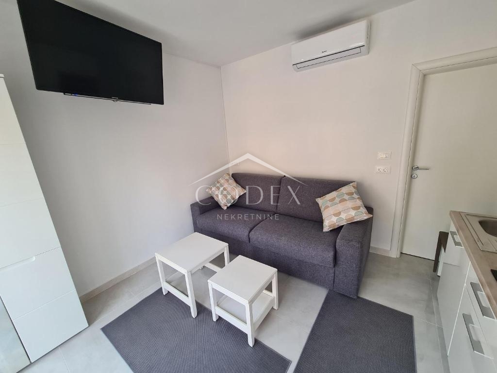 Dramalj - hiša z apartmaji z morskim razgledom naprodaj