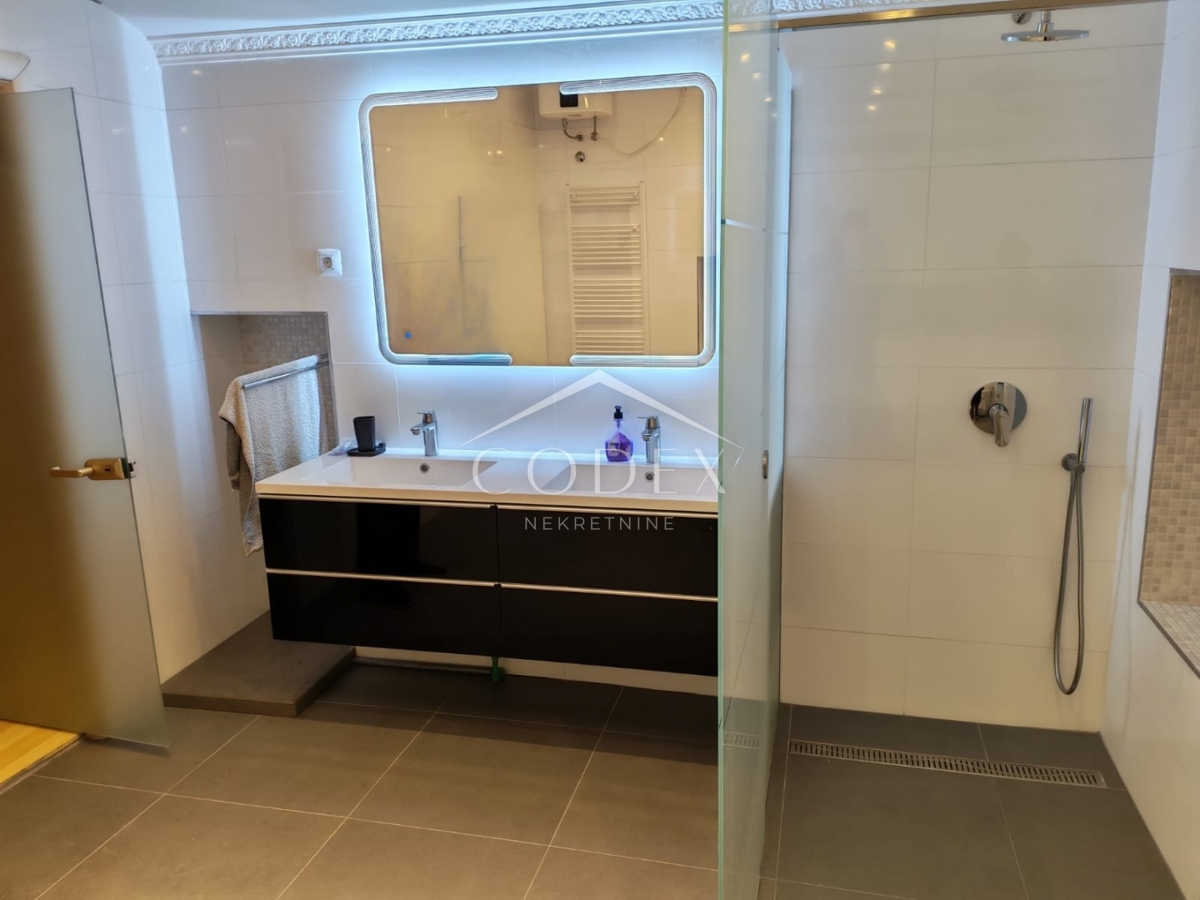 Opatija – stanovanje v zgodovinski vili v samem središču