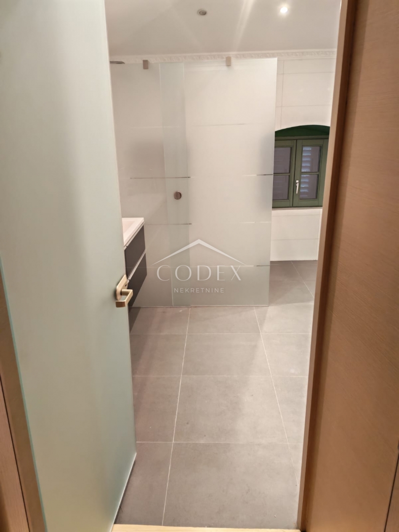 Opatija – stanovanje v zgodovinski vili v samem središču