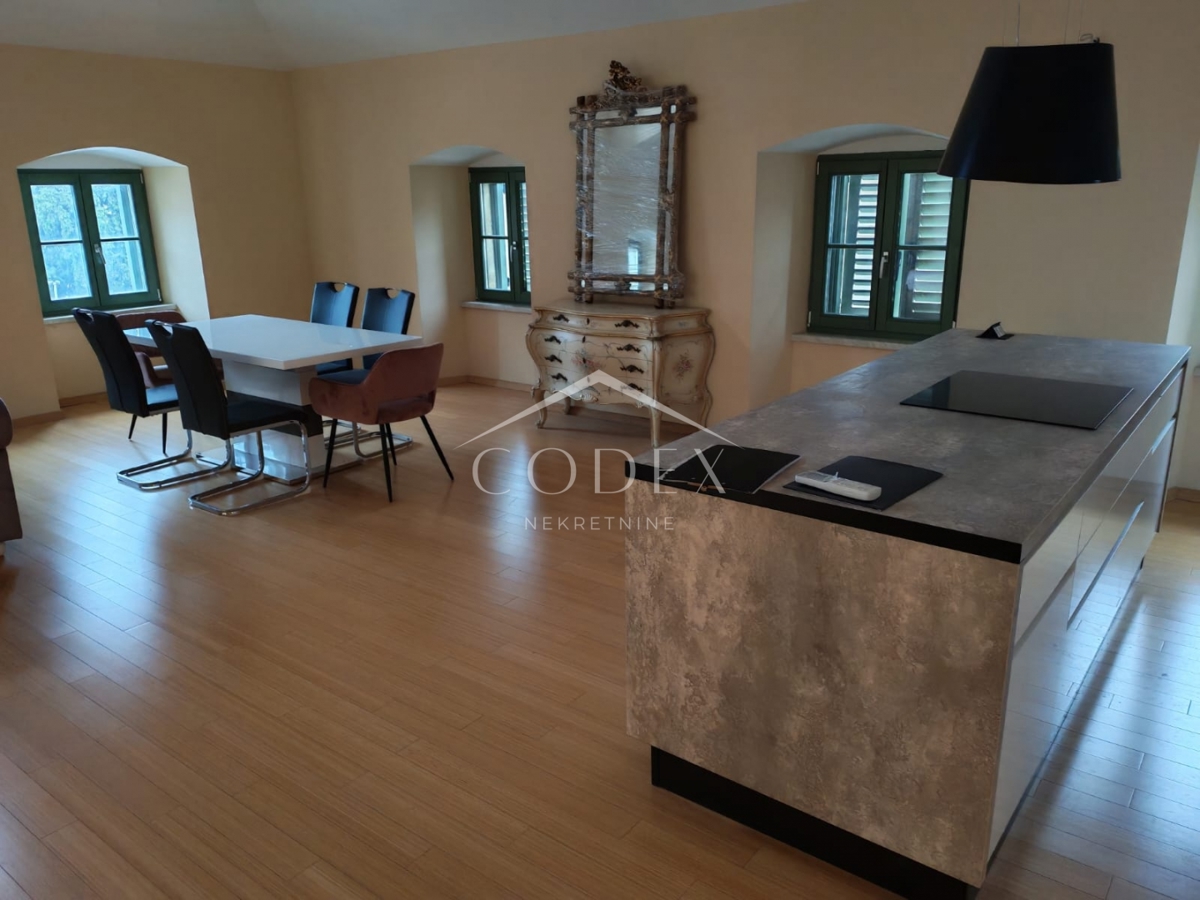 Opatija – stanovanje v zgodovinski vili v samem središču