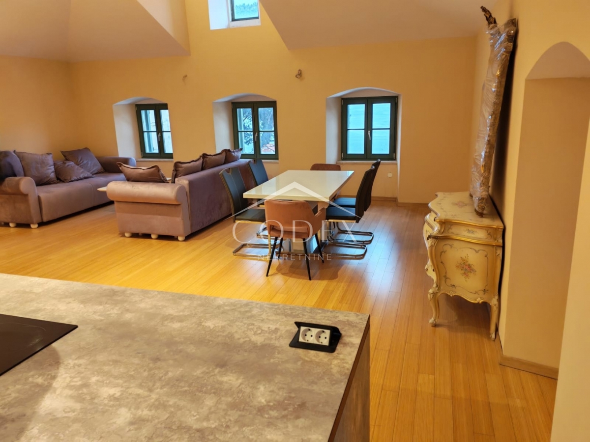 Opatija – stanovanje v zgodovinski vili v samem središču