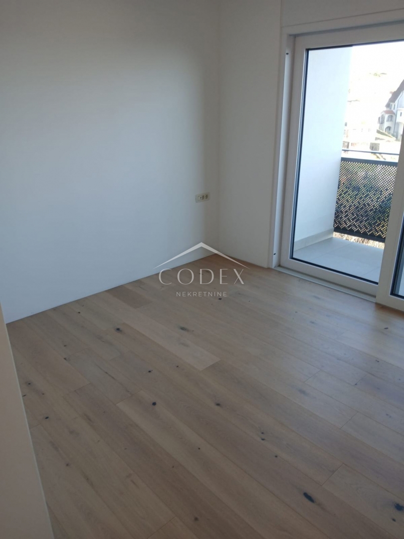 Kastav, Rubeši – prodaja luksuzne novogradnje z garažo in vrtom