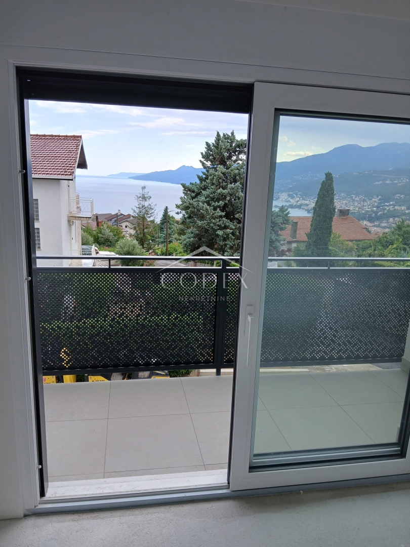 Kastav, Rubeši – prodaja luksuzne novogradnje z garažo in vrtom