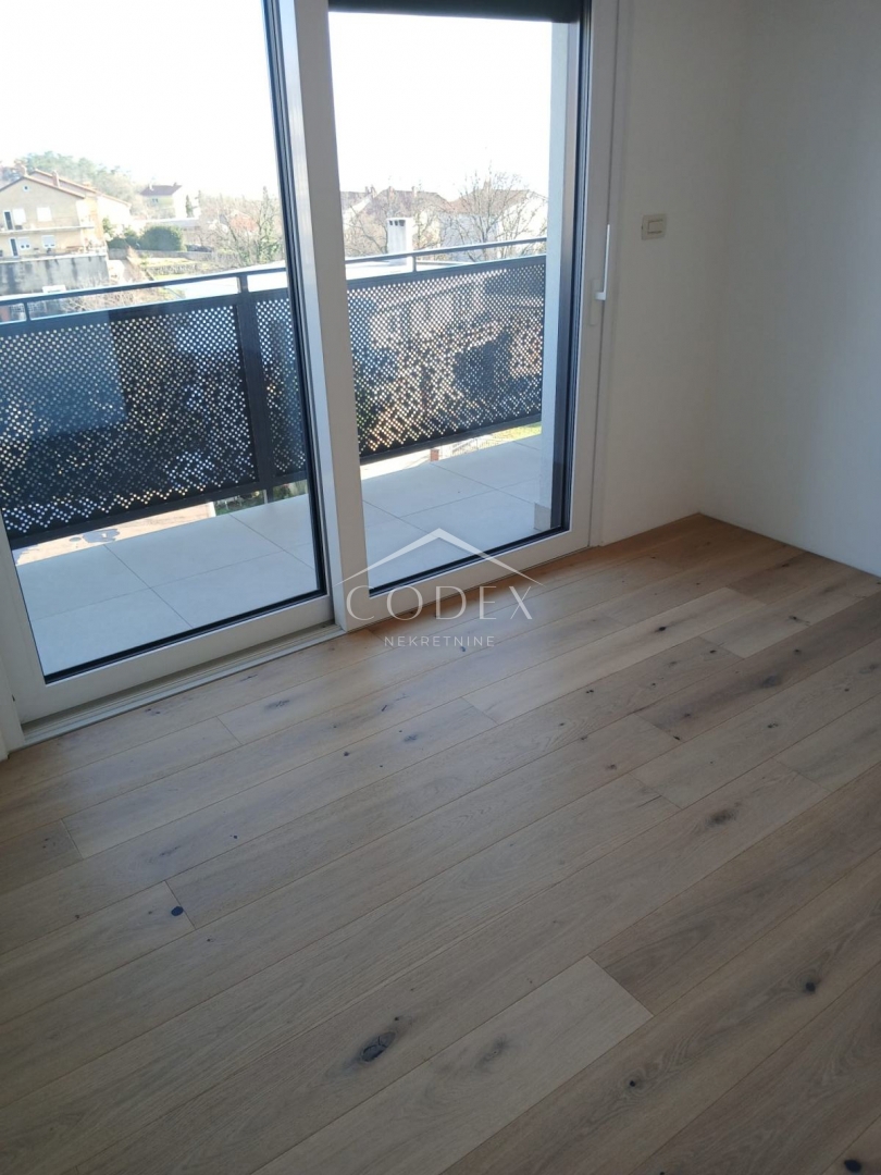 Kastav, Rubeši – prodaja luksuzne novogradnje z garažo in vrtom