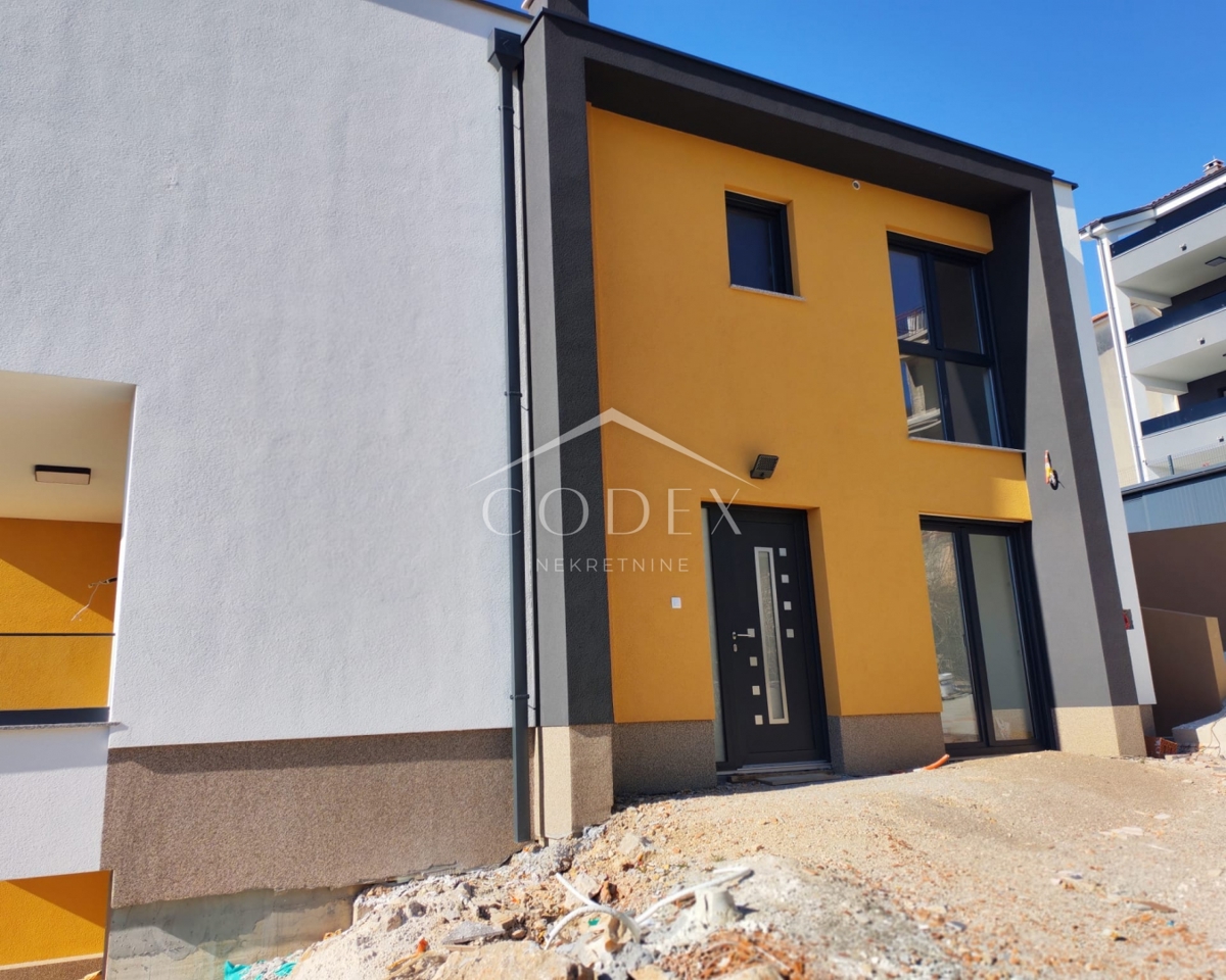 Dramalj – Stanovanje v novogradnji s pogledom na morje