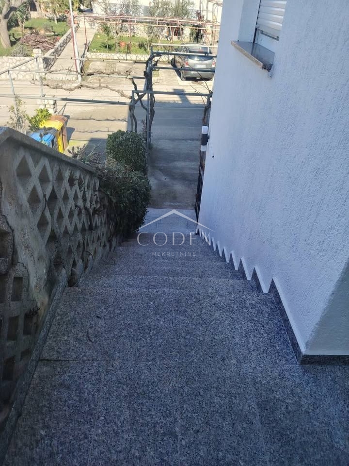 Krk – prodaja stanovanja na mirni lokaciji s parkirnim mestom