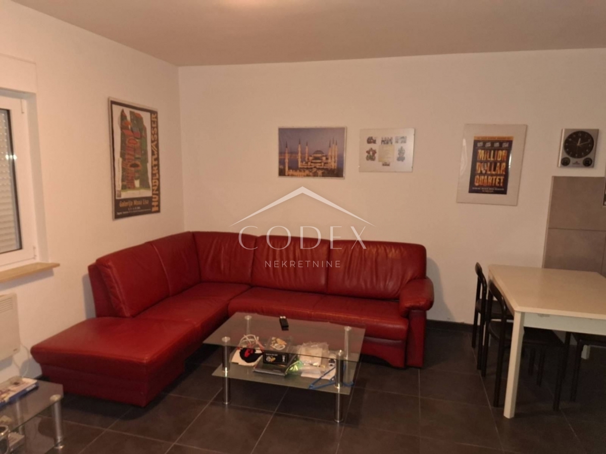 Crikvenica - etaža hiše s 3 apartmaji