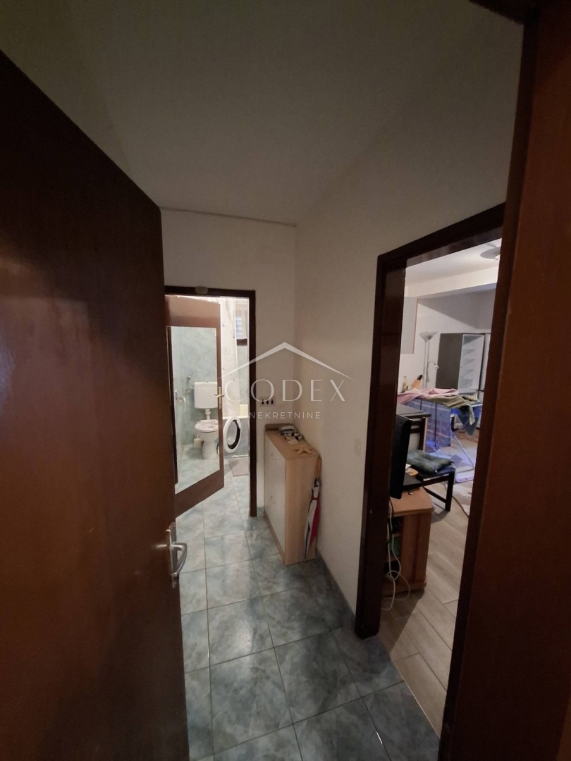 Crikvenica - etaža hiše s 3 apartmaji