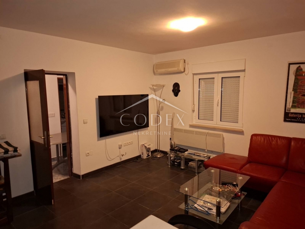 Crikvenica - etaža hiše s 3 apartmaji