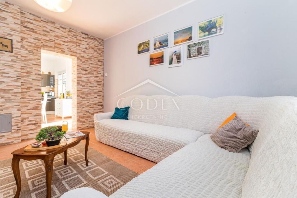 Medulin - prodaja 2 hiš z urejenim turističnim oddajanjem