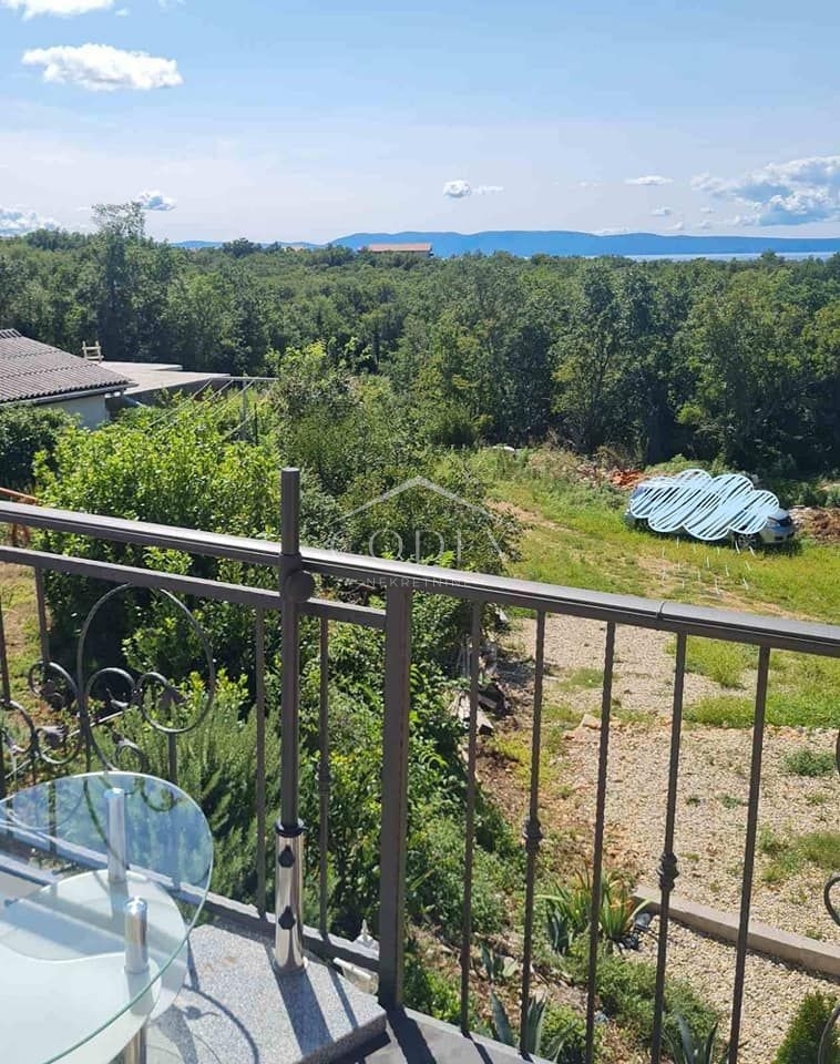 Kraljevica - prodaja etaže hiše z vrtom