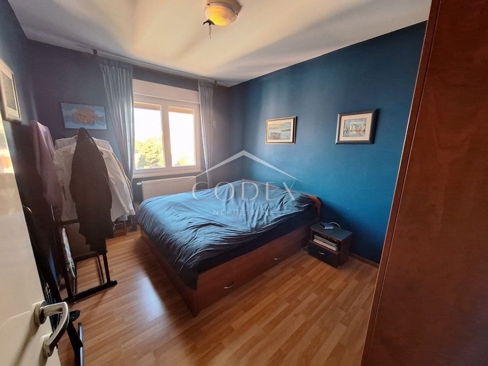Krim - prodaja udobnega stanovanja s pogledom na morje