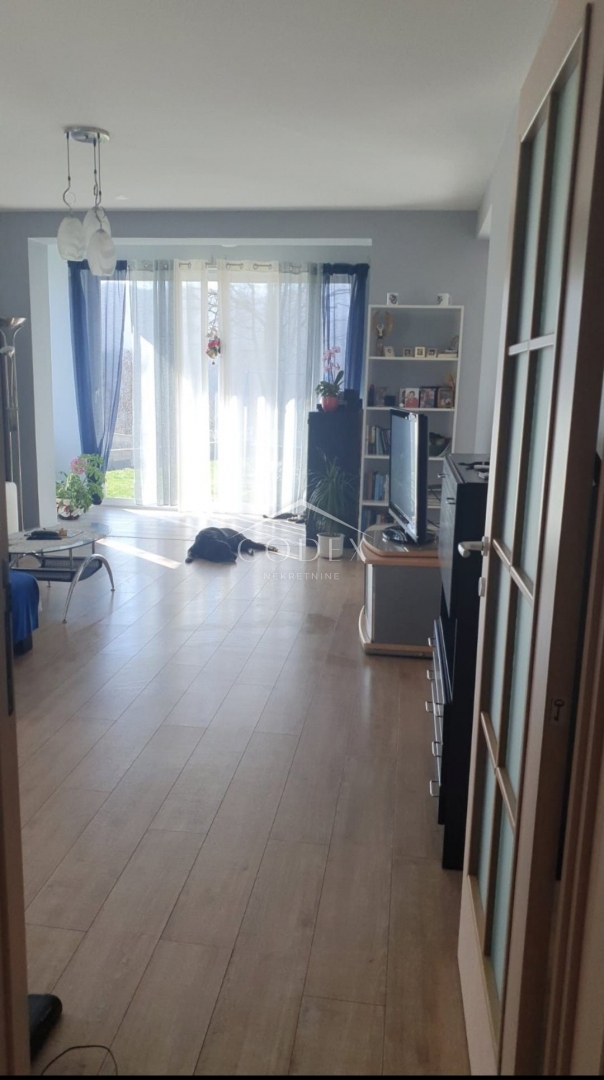 Brešca - top hiša s 5 stanovanjskimi enotami