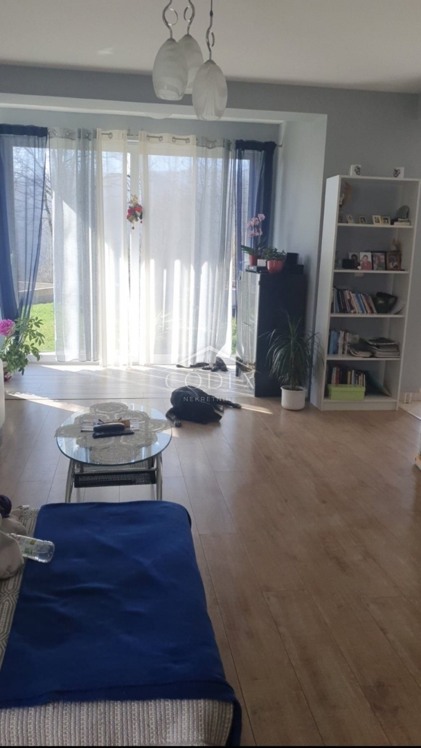 Brešca - top hiša s 5 stanovanjskimi enotami
