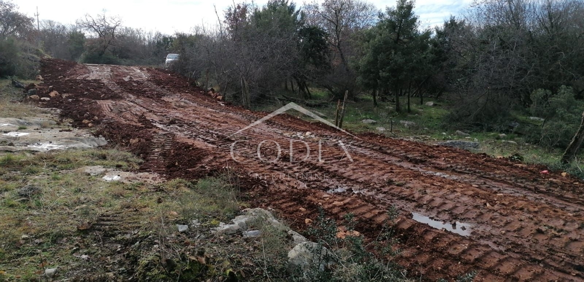 Poreč - gradbeno zemljišče 15000 m2