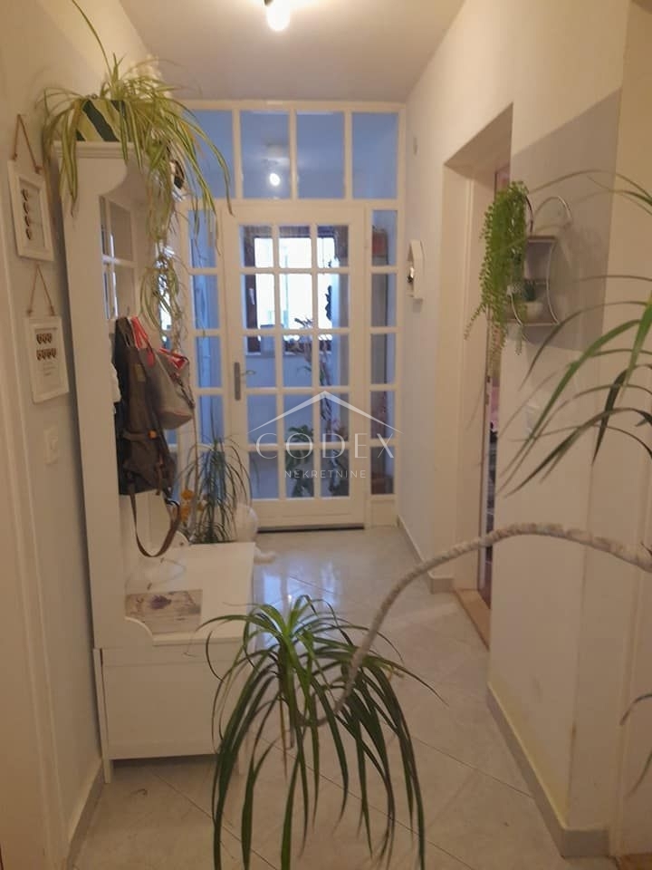 Poreč - prodaja dvosobnega stanovanja 63 m2