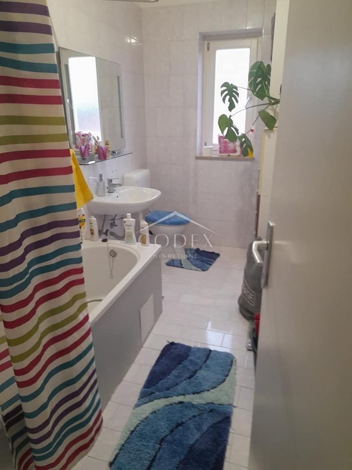 Poreč - prodaja dvosobnega stanovanja 63 m2