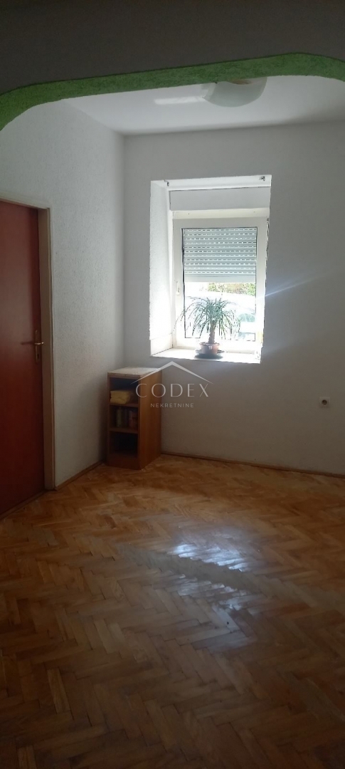 Marinići - prodamo stanovanje v samem centru