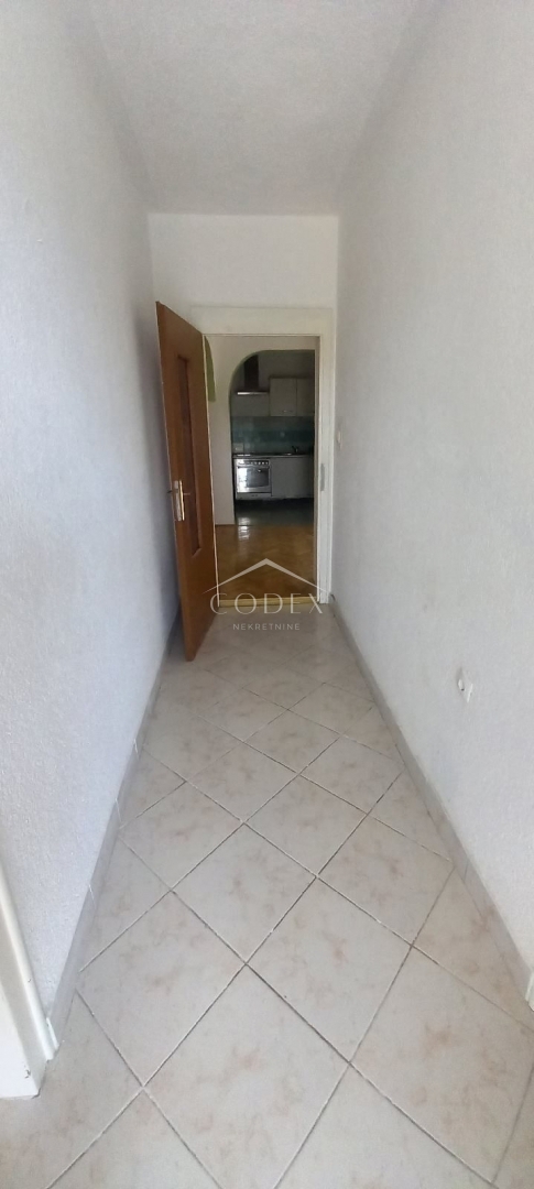 Marinići - prodamo stanovanje v samem centru