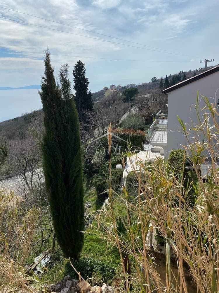 Brseč, Zagore - prodaja 2 dvoetažnih stanovanj s pogledom na morje