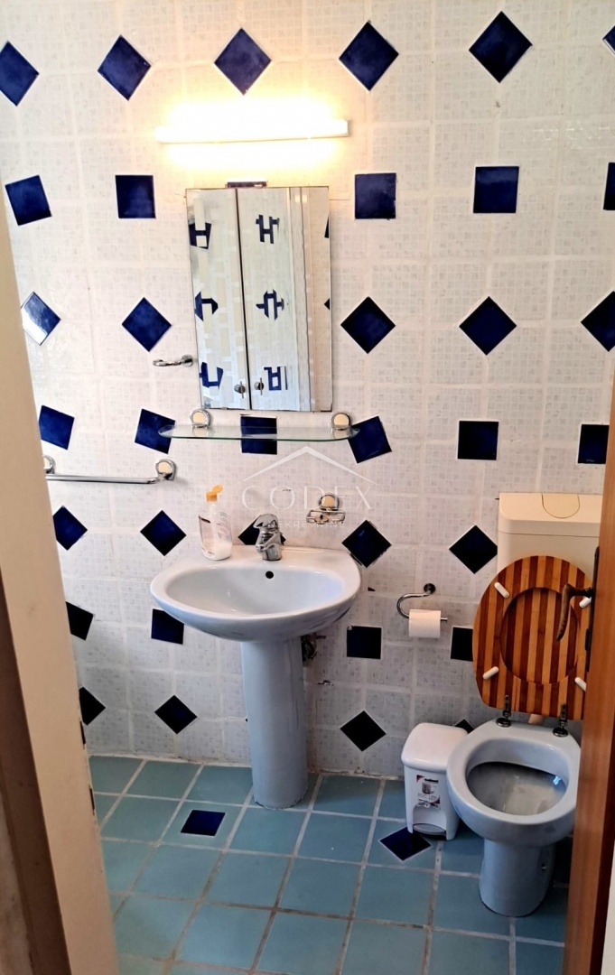 Krk - prodamo kamnito hišo, 25 m od morja