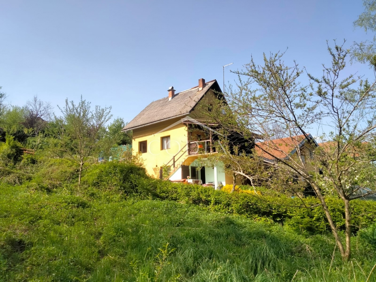 Karlovac, Belaj – prodaja hiše za adaptacijo z veliko parcelo