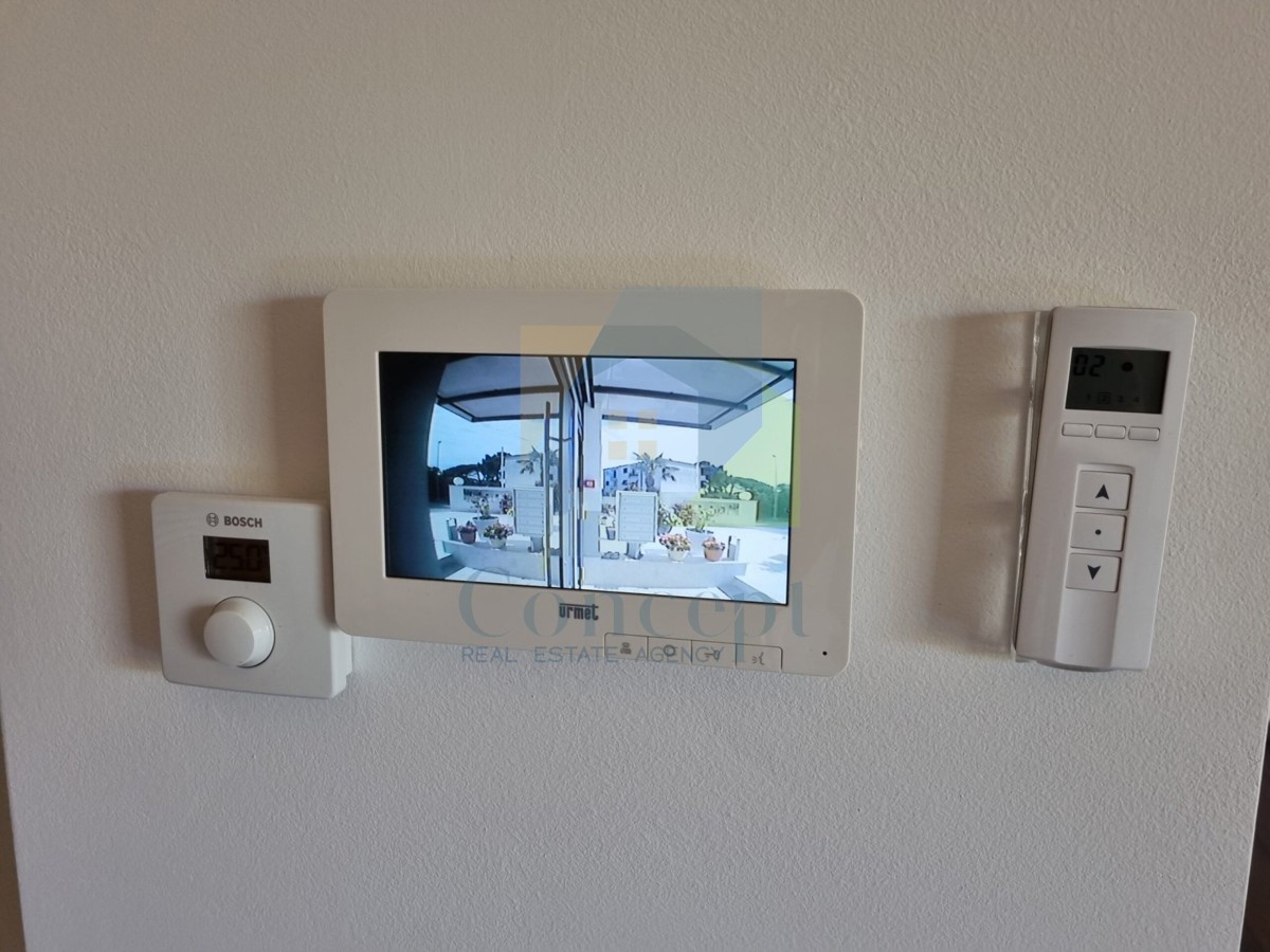 Poreč, širši center, Luksuzno stanovanje v 1. nadstropju, 150 m od morja