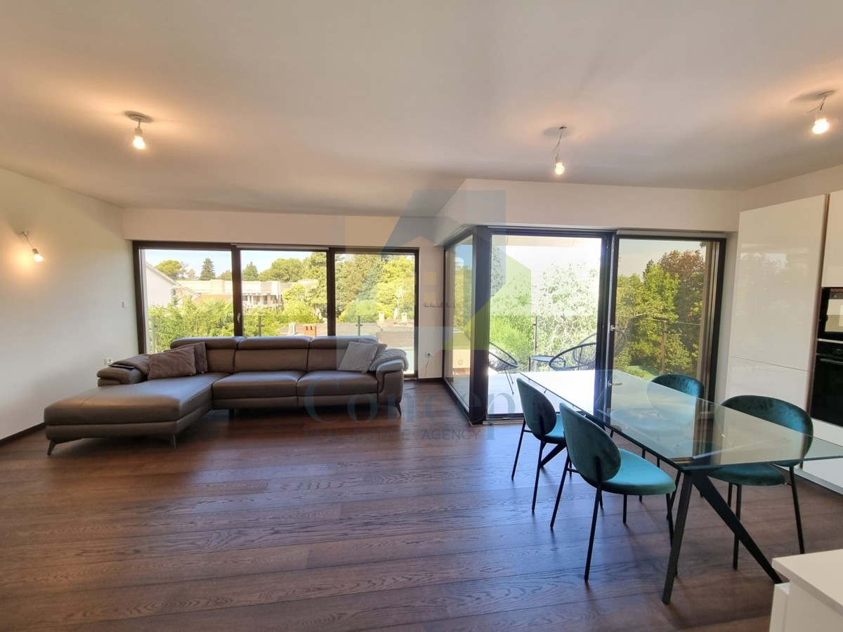 Poreč, širši center, Luksuzno stanovanje v 1. nadstropju, 150 m od morja