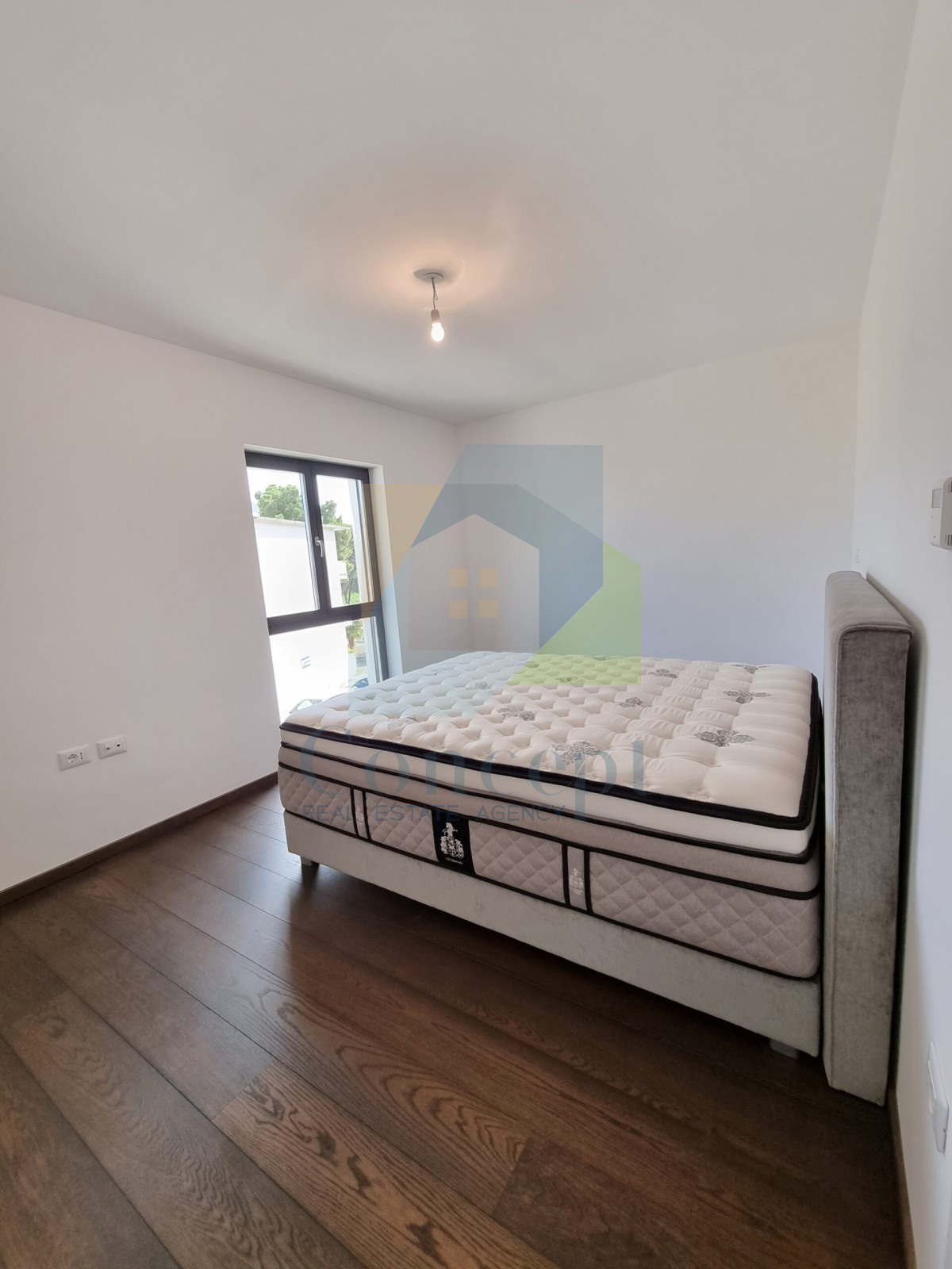 Poreč, širši center, Luksuzno stanovanje v 1. nadstropju, 150 m od morja