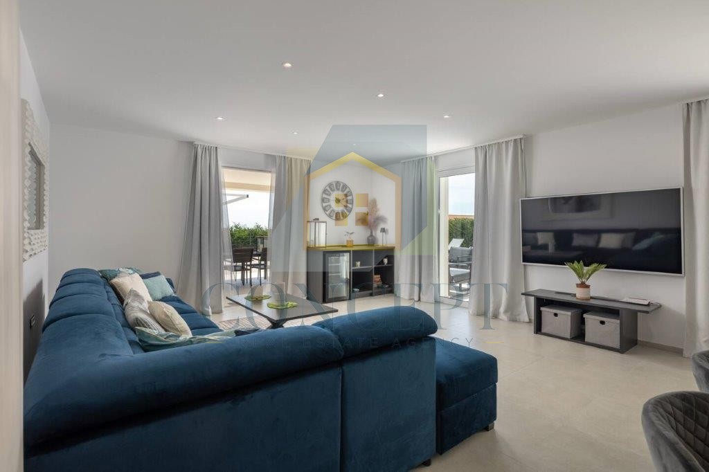 Poreč, Sveti Lovreč - EKSKLUZIVA AGENCIJE - Hiša s bazenom in pogledom na morje, 12 km od morja