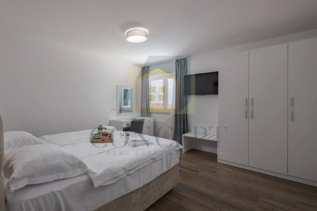 Poreč, Sveti Lovreč - EKSKLUZIVA AGENCIJE - Hiša s bazenom in pogledom na morje, 12 km od morja